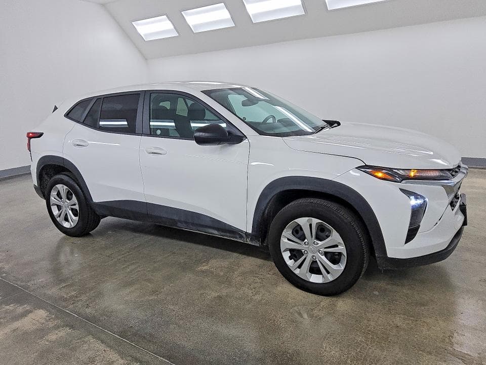 2025 CHEVROLET TRAX LS 4