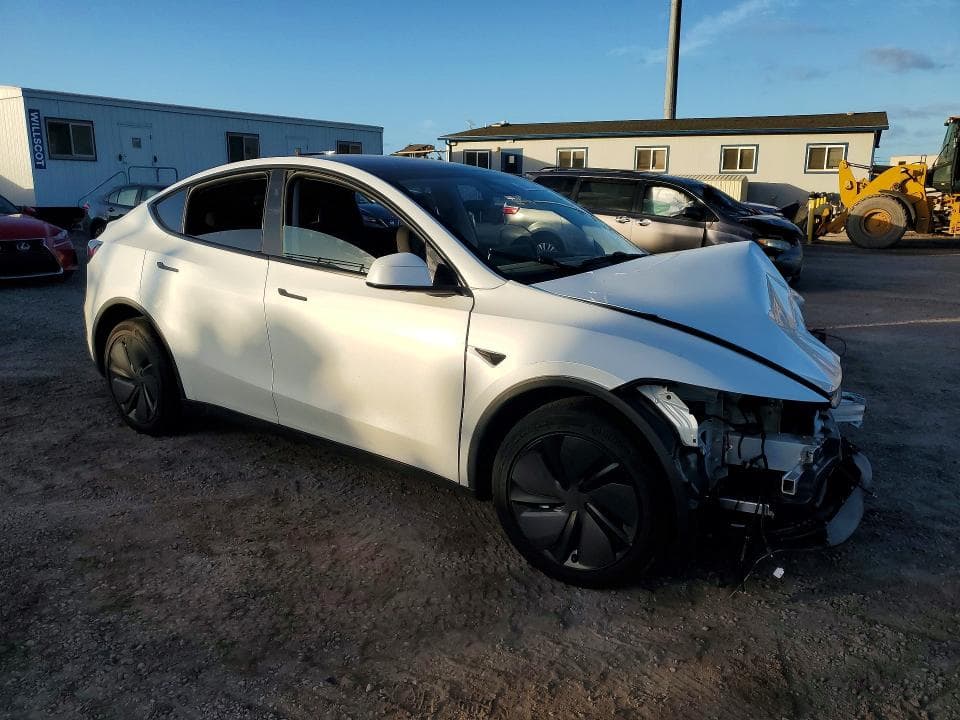 2026 TESLA MODEL Y 4