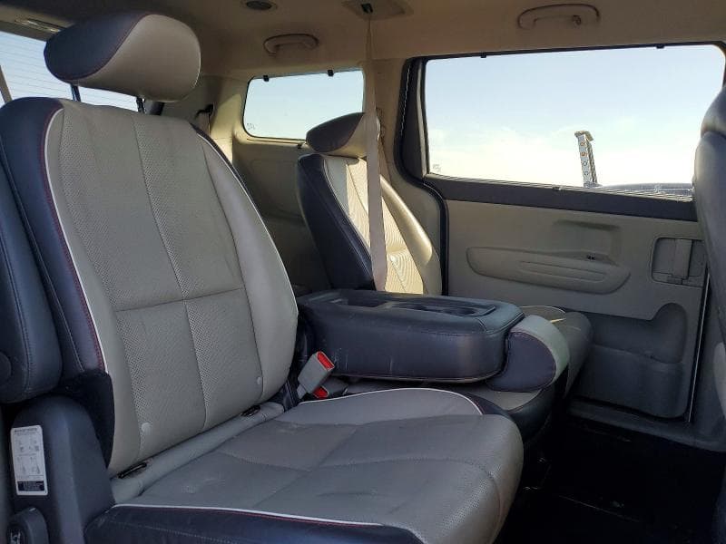 2017 KIA SEDONA LX 11