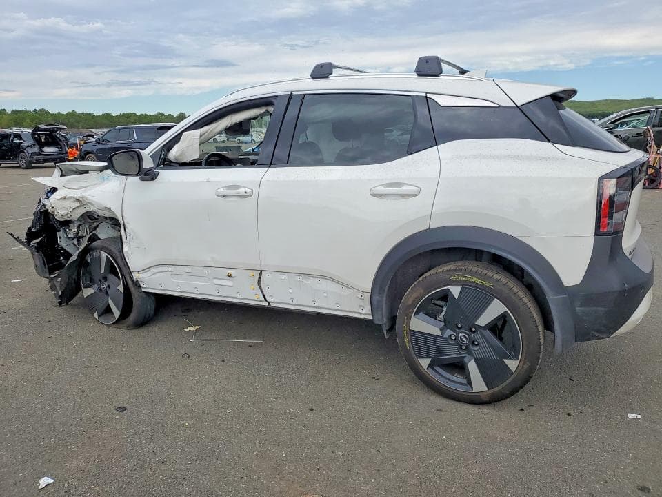2025 NISSAN KICKS SR 2