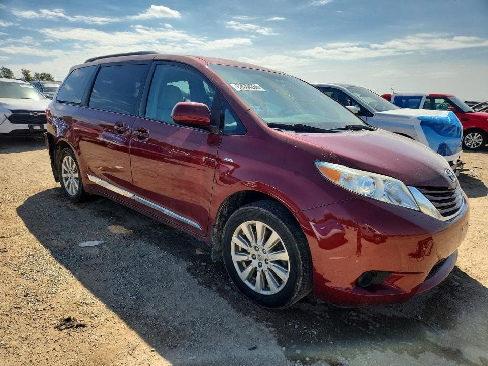 2017 TOYOTA SIENNA LE 4