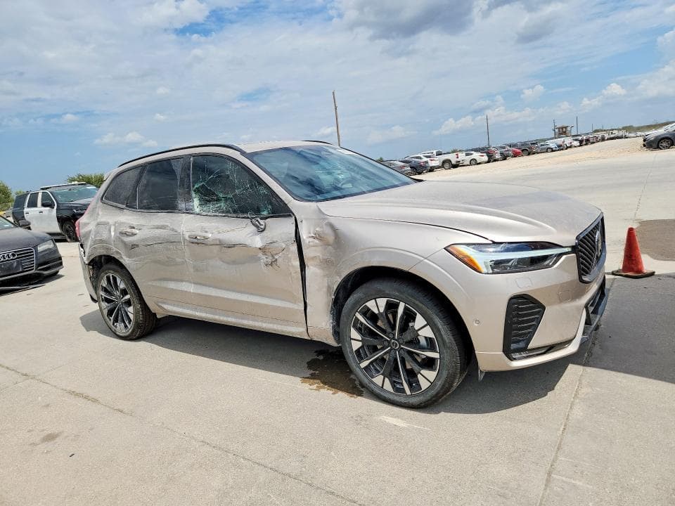 2026 VOLVO XC60 PLUS 4