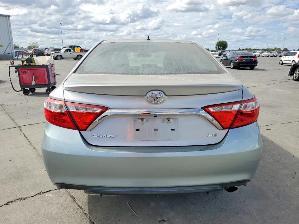 2017 TOYOTA CAMRY SE 6