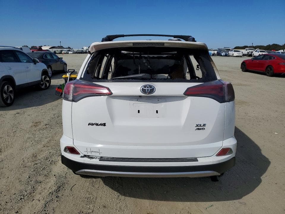 2017 TOYOTA RAV4 XLE 6