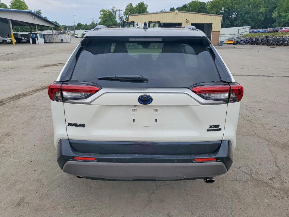 2020 TOYOTA RAV4 XSE 6