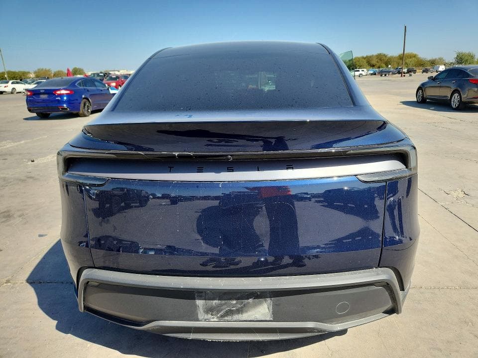 2026 TESLA MODEL Y 6