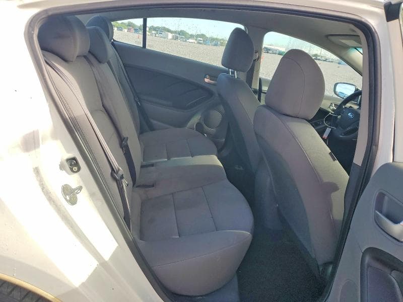 2017 KIA FORTE LX 10