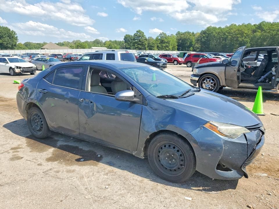2017 TOYOTA COROLLA LE 4