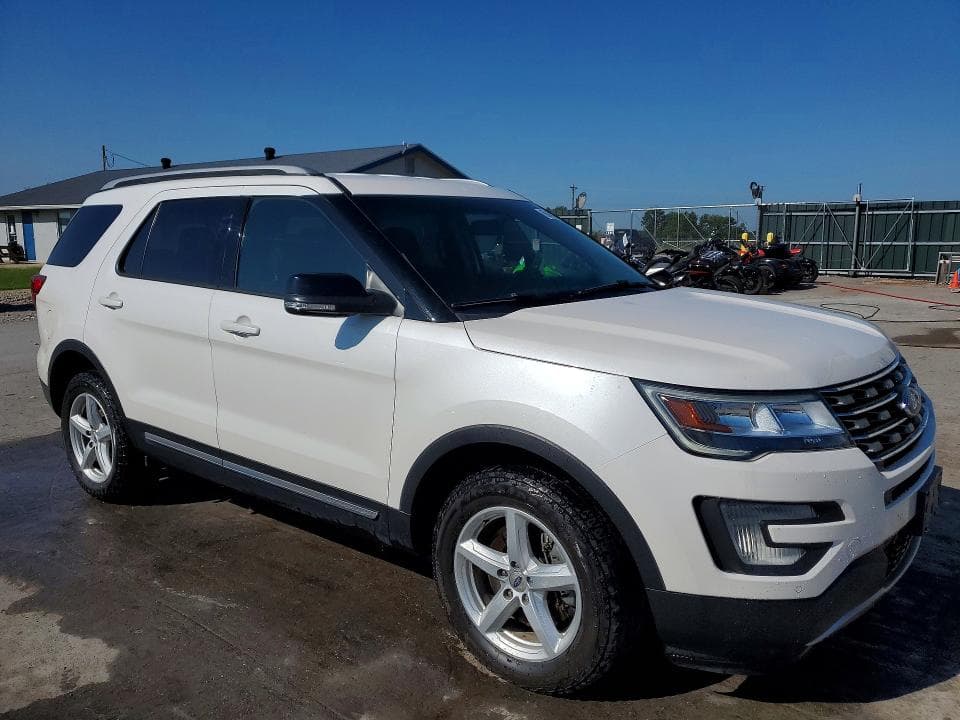 2017 FORD EXPLORER XLT 4