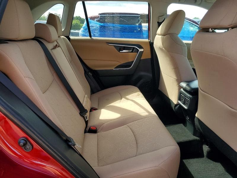 2019 TOYOTA RAV4 XLE 11