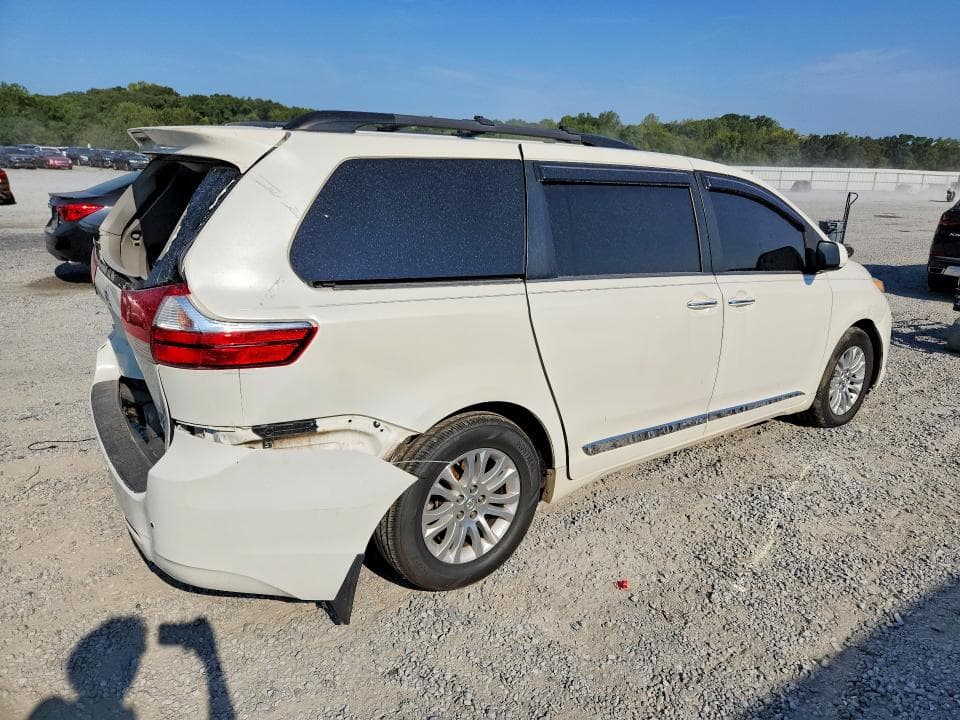 2017 TOYOTA SIENNA LTD 3