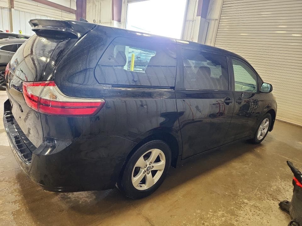 2019 TOYOTA SIENNA L 7-PASSENGER 3