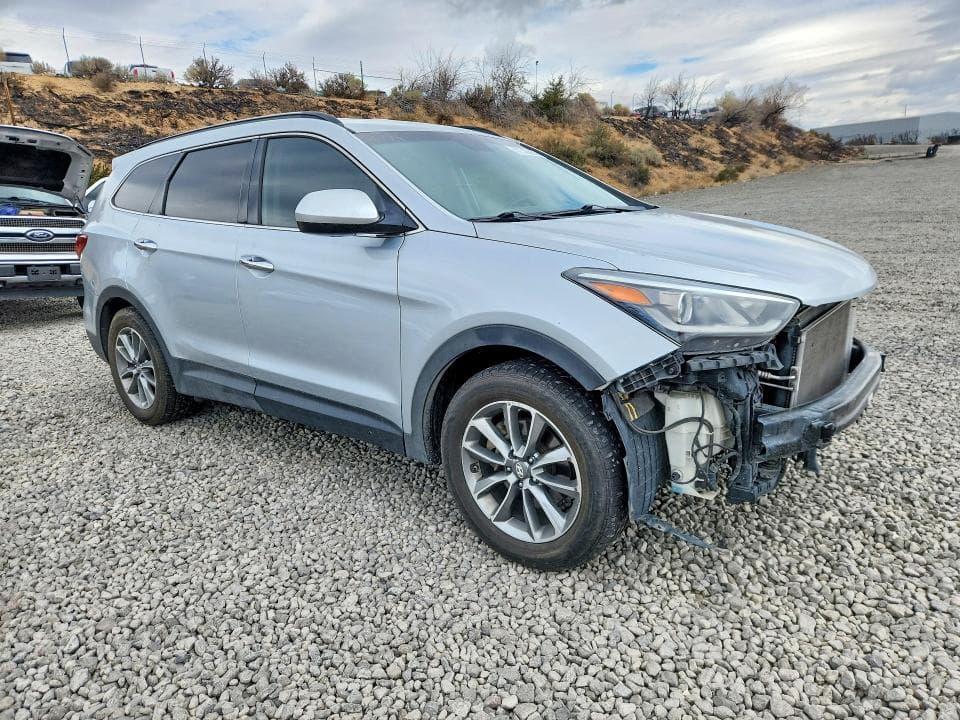 2017 HYUNDAI SANTA FE SE 4