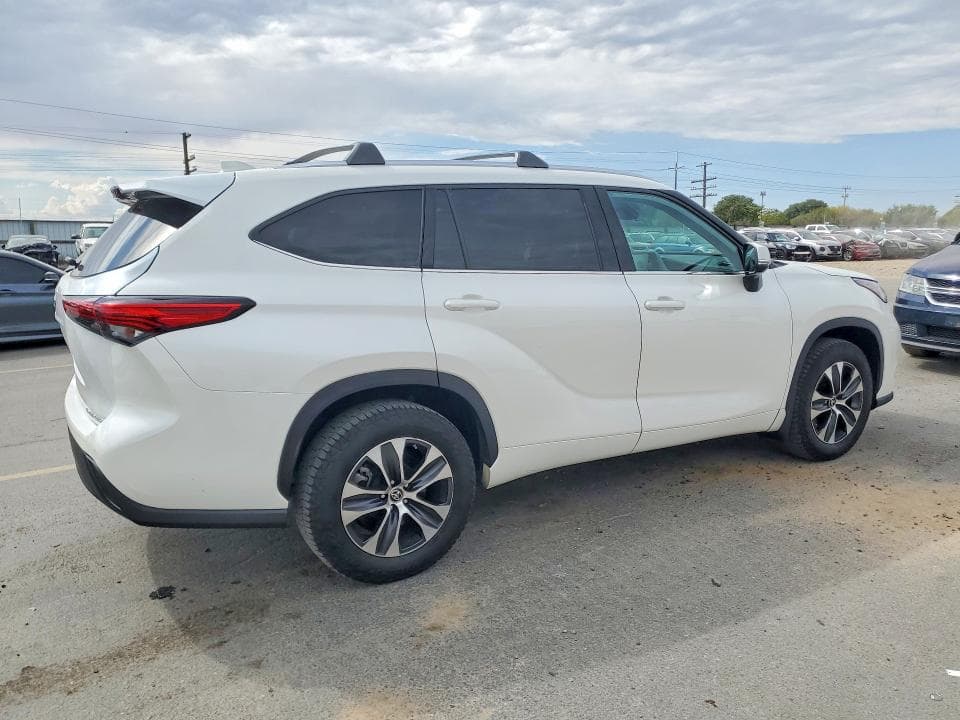 2020 TOYOTA HIGHLANDER XLE 3