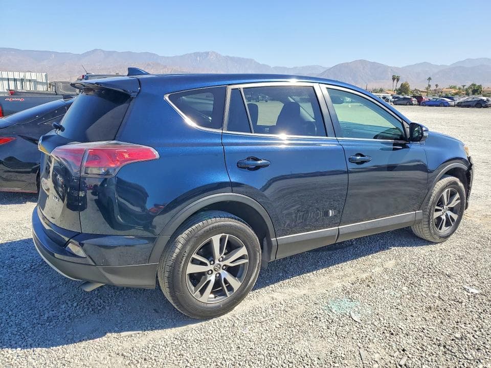 2018 TOYOTA RAV4 XLE 3