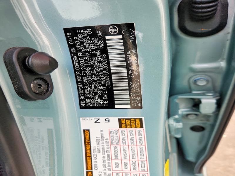 2018 TOYOTA PRIUS THREE TOURING 12