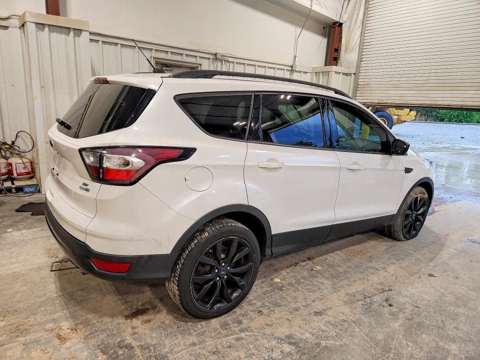 2017 FORD ESCAPE SE 3