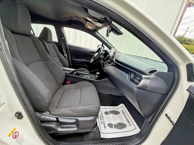 2019 TOYOTA C-HR LE 5