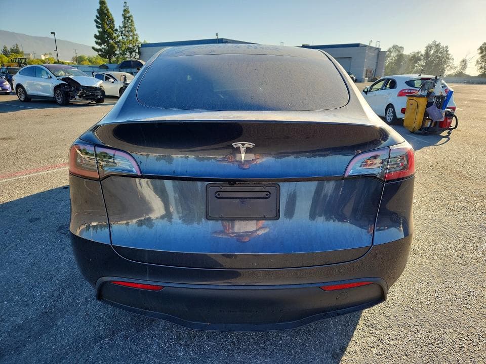 2025 TESLA MODEL Y 6