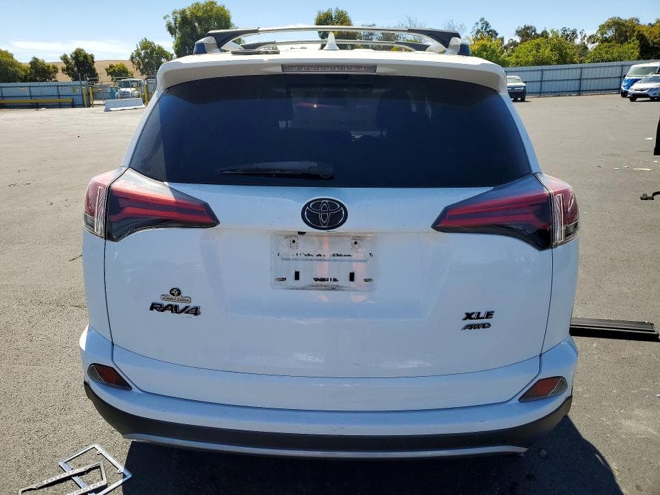 2018 TOYOTA RAV4 XLE 6