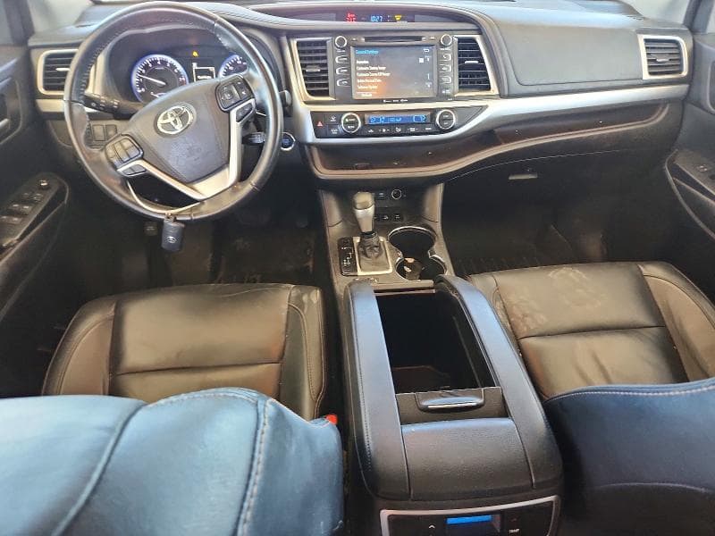 2017 TOYOTA HIGHLANDER XLE 8