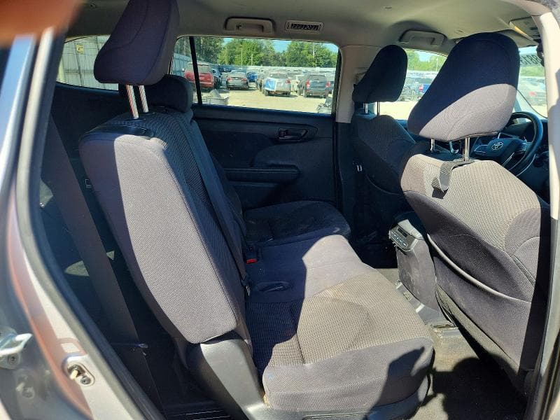 2020 TOYOTA HIGHLANDER LE 11