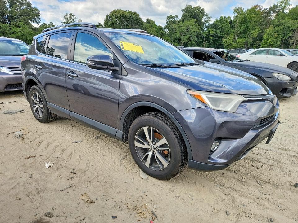 2017 TOYOTA RAV4 XLE 4