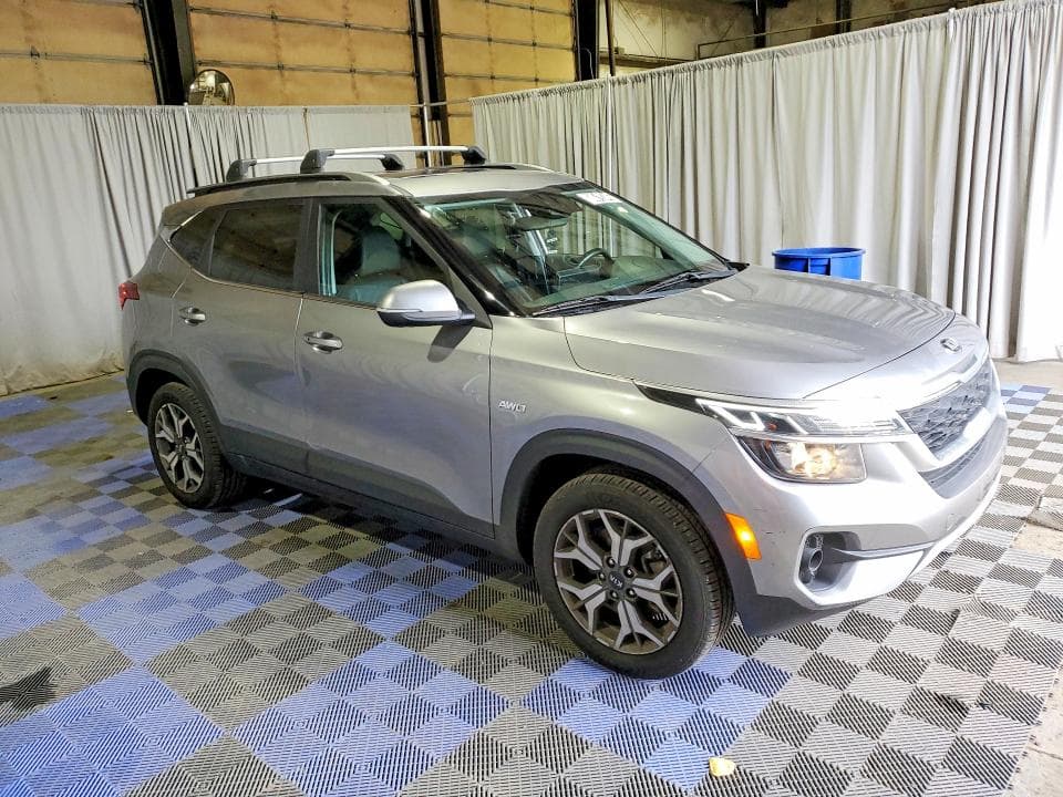 2021 KIA SELTOS EX 4