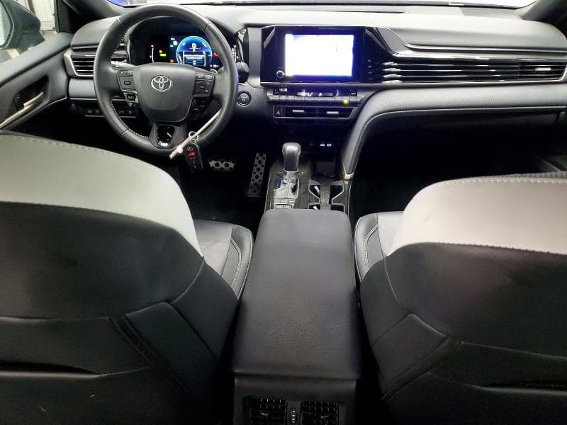 2025 TOYOTA CAMRY SE 8