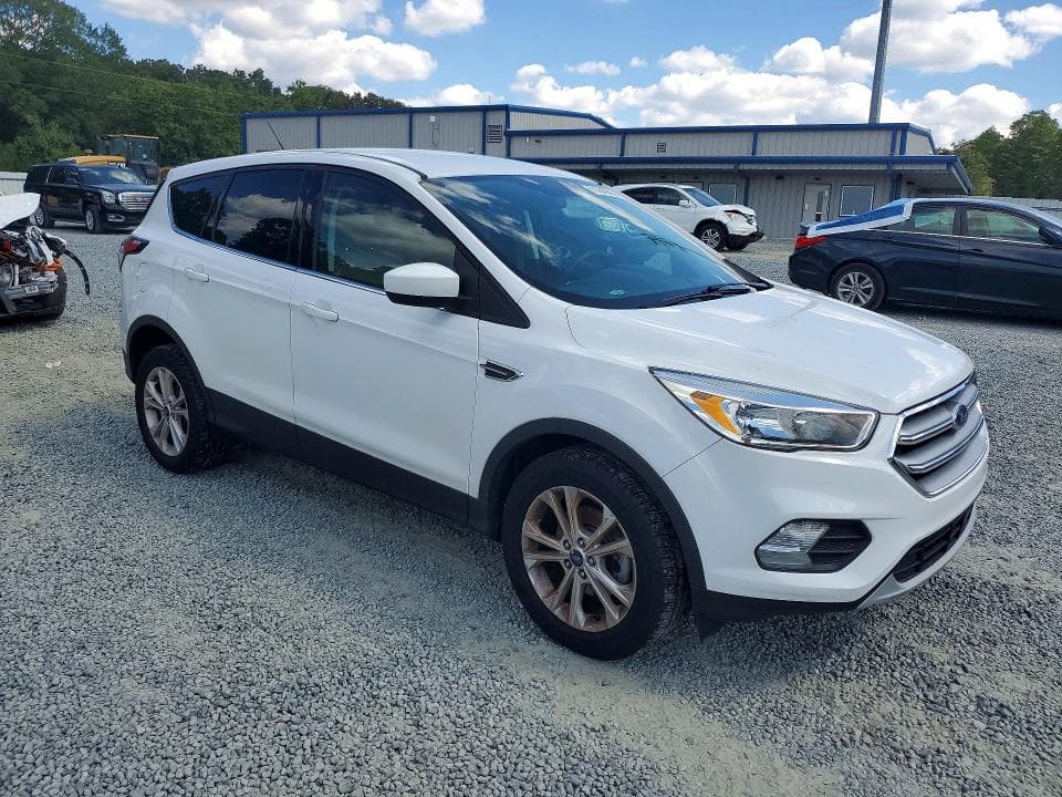 2017 FORD ESCAPE SE 4