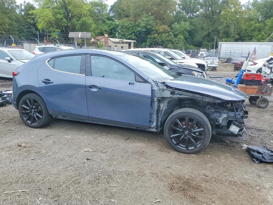 2023 MAZDA 3 PREMIUM 4