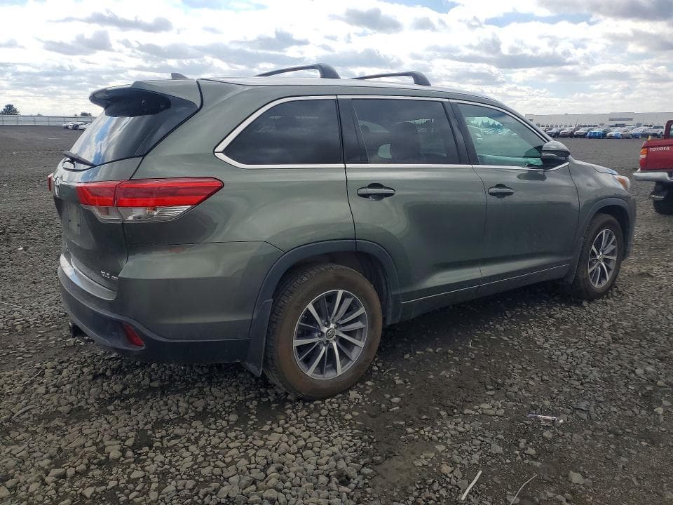 2017 TOYOTA HIGHLANDER XLE 3