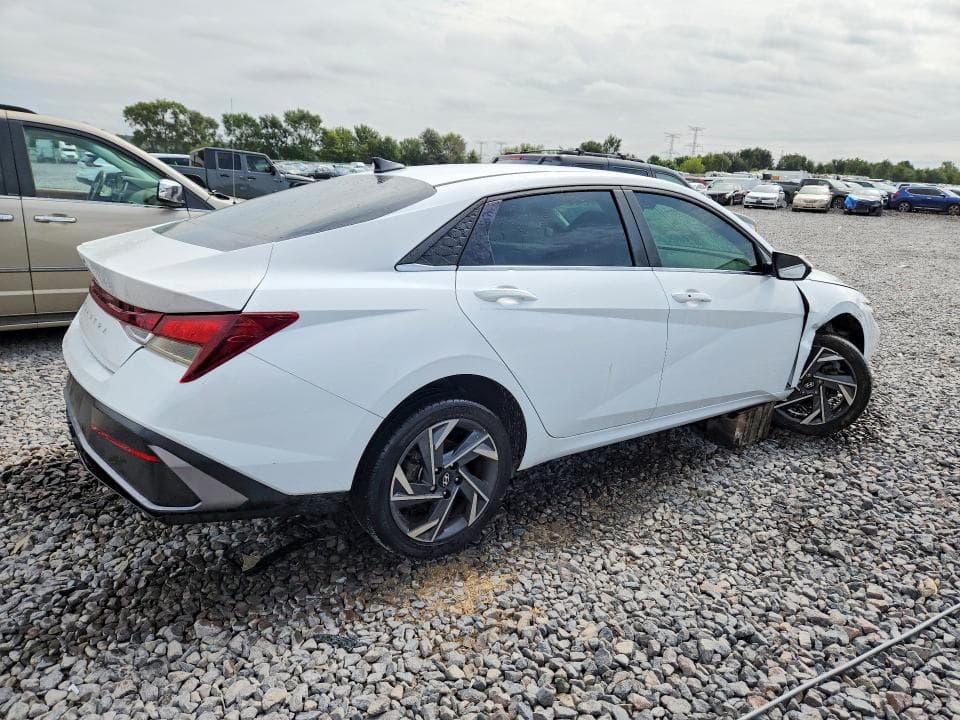 2024 HYUNDAI ELANTRA SEL 3