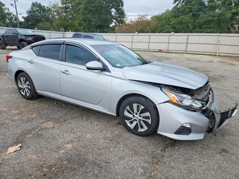 2019 NISS ALTIMA 4
