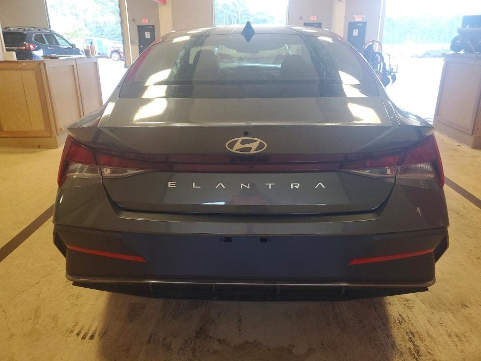 2026 HYUNDAI ELANTRA SE 6