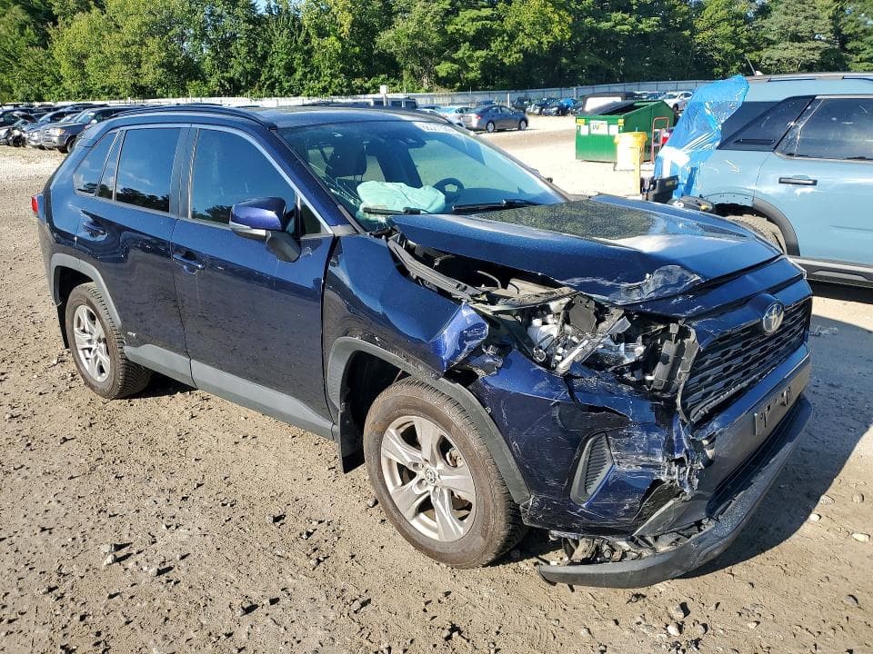 2022 TOYOTA RAV4 XLE 4