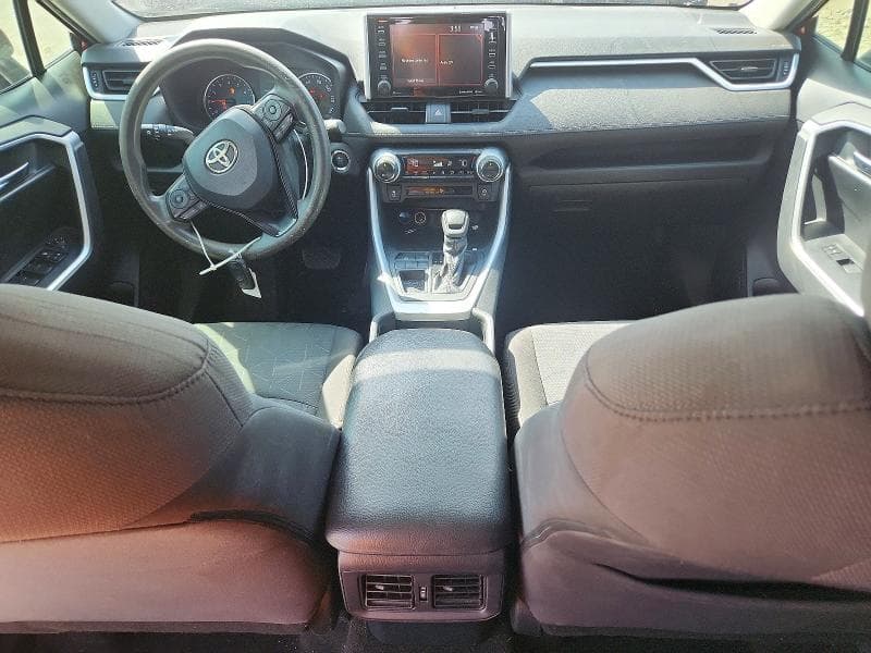 2020 TOYOTA RAV4 XLE 8