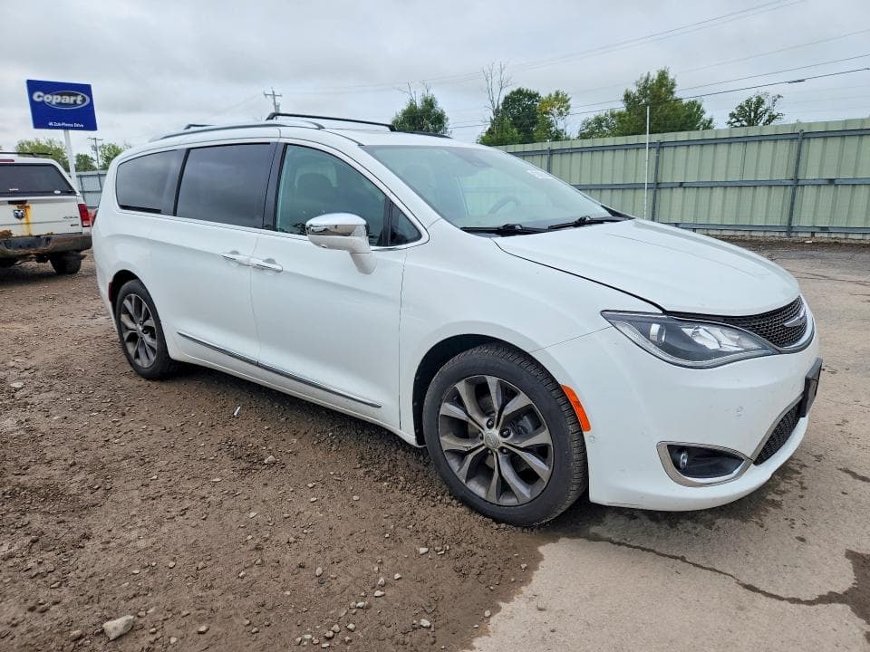 2017 CHRYSLER PACIFICA LIMITED 4