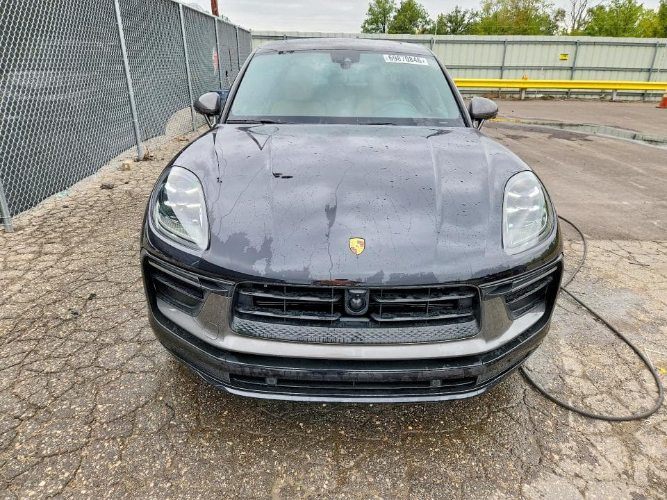 2025 PORSCHE MACAN BASE 5