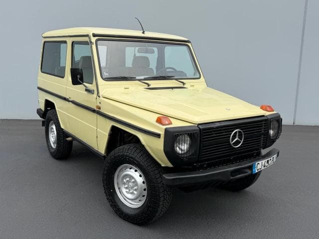 1983 MERCEDES-BENZ 300GD 5-SPEED