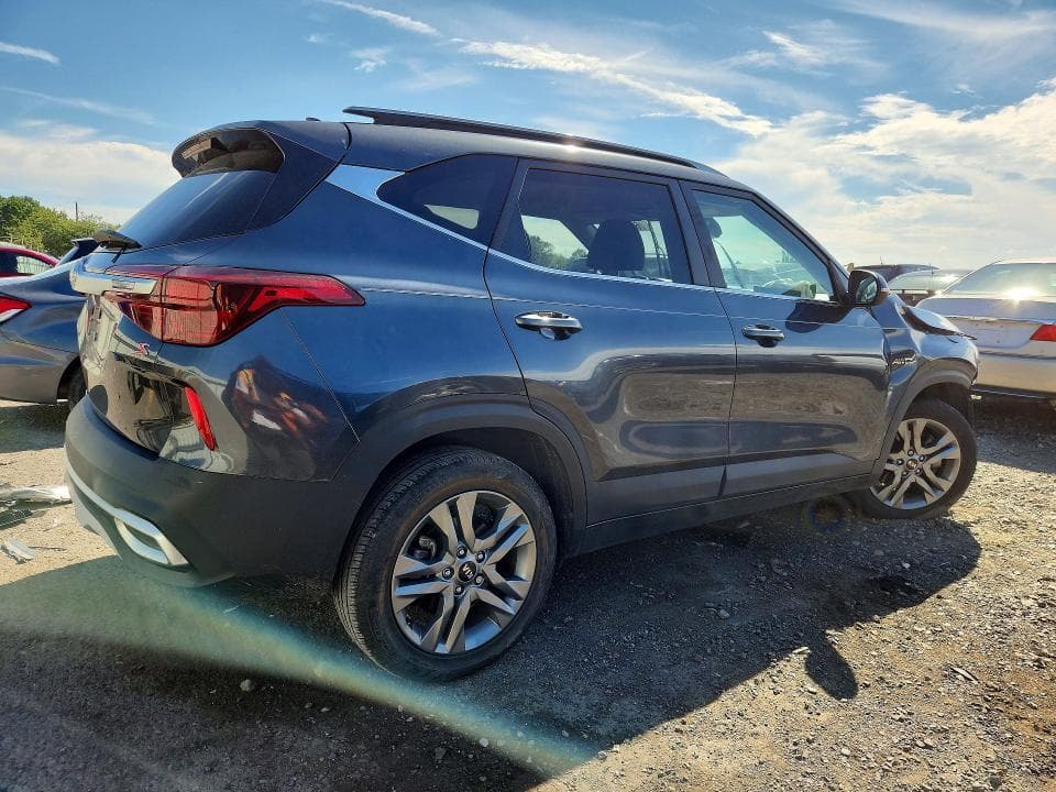 2021 KIA SELTOS S 3