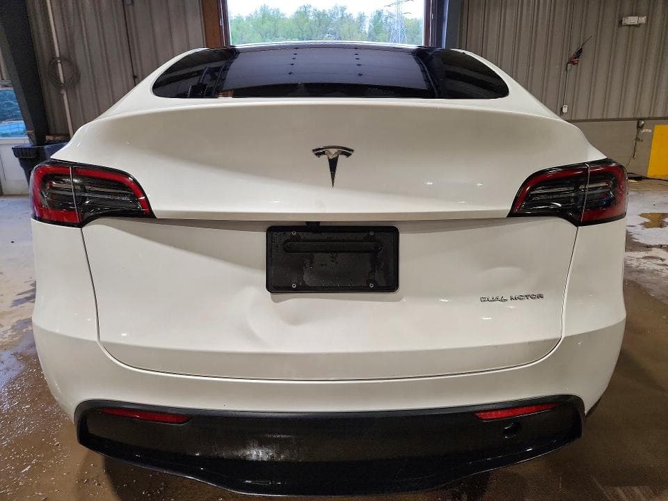 2025 TESLA MODEL Y 6