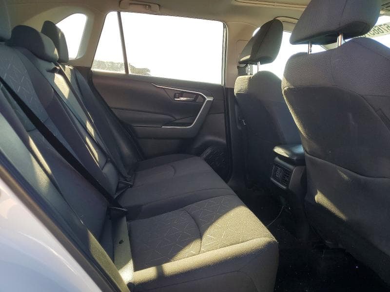 2021 TOYOTA RAV4 XLE 11