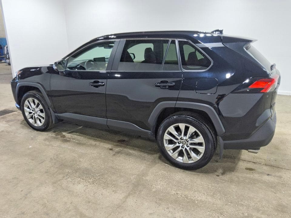 2025 TOYOTA RAV4 XLE PREMIUM 2