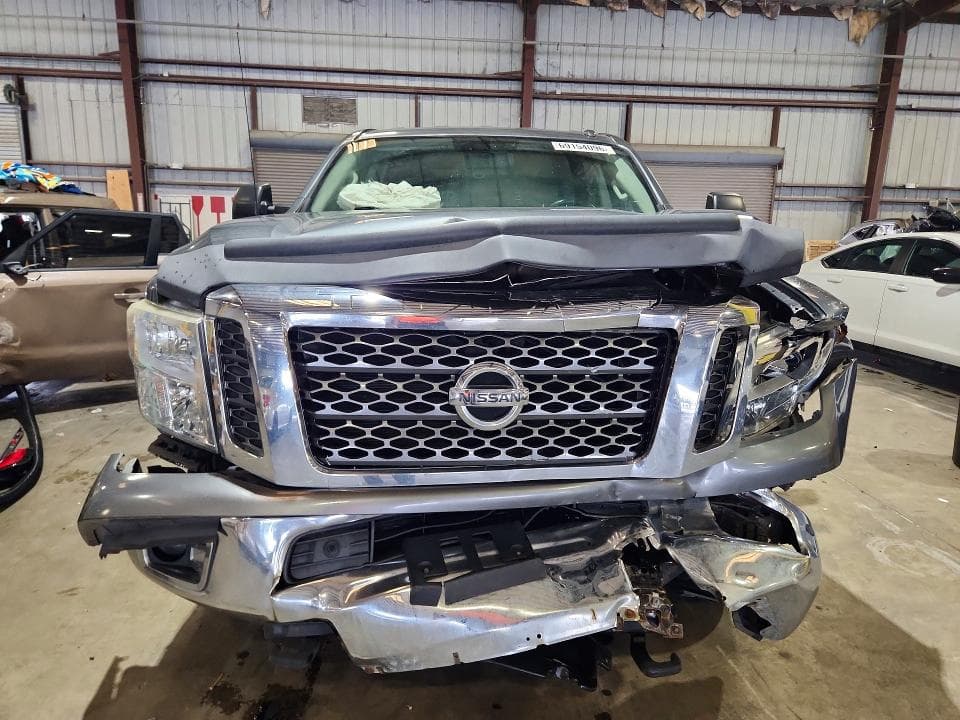 2017 NISSAN TITAN XD SV 5