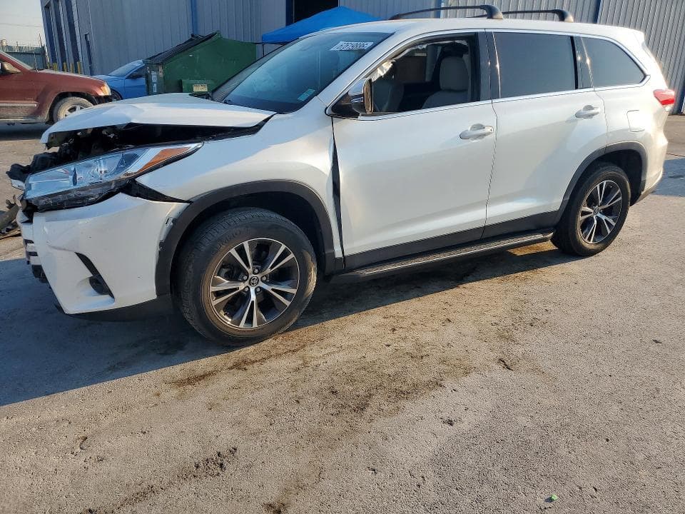 2019 TOYOTA HIGHLANDER LE - 1