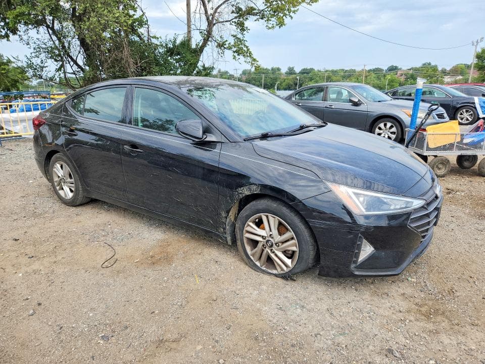 2019 HYUNDAI ELANTRA SEL 4