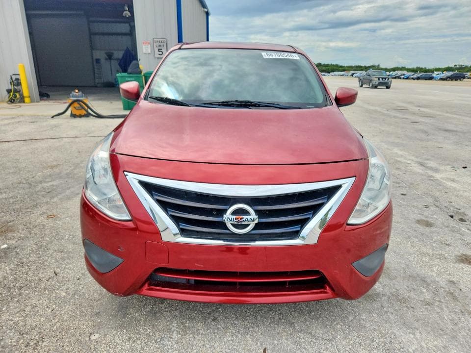 2017 NISSAN VERSA 5