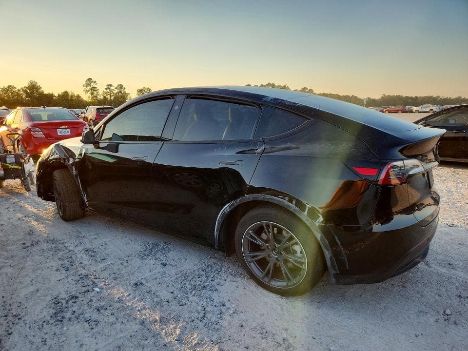 2025 TESLA MODEL Y 2