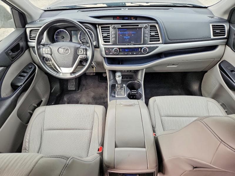 2017 TOYOTA HIGHLANDER LE PLUS 8